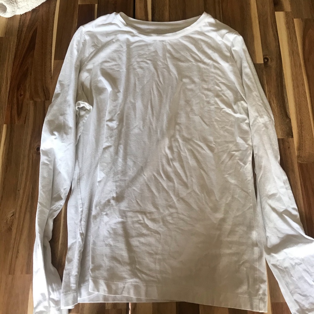 ✨white long sleeve shirt✨
